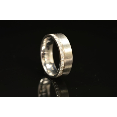 33 - A MODERN 18CT WHITE GOLD AND DIAMOND SET FULL ETERNITY/WEDDING BAND, estimated total modern round br... 