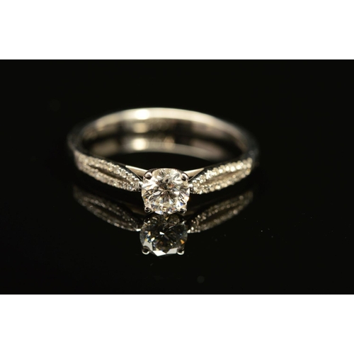 40 - A MODERN DIAMOND SINGLE STONE RING, with diamond crossover set shoulders, principle diamond accompan... 