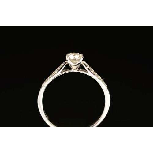 40 - A MODERN DIAMOND SINGLE STONE RING, with diamond crossover set shoulders, principle diamond accompan... 