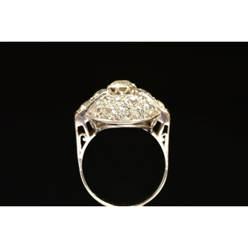 5 - AN EARLY TO MID 20TH CENTURY DOMED CLUSTER RING, centring on an old European diamond, measuring appr... 