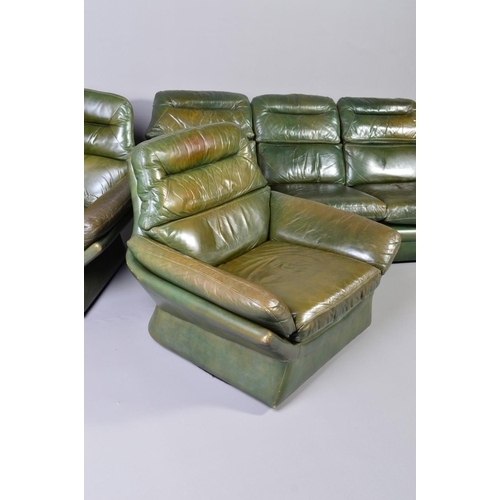 596 - A 1970'S FUTURISTIC ITALIAN STYLE GREEN LEATHER THREE PIECE LOUNGE SUITE, of an open egg shaped fram... 