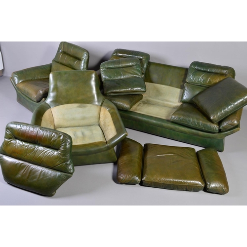 596 - A 1970'S FUTURISTIC ITALIAN STYLE GREEN LEATHER THREE PIECE LOUNGE SUITE, of an open egg shaped fram... 