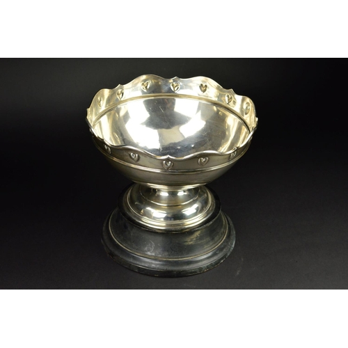 84 - AN EDWARDIAN SILVER ROSE BOWL, the wavy rim above a border of embossed hearts and a raised concentri... 