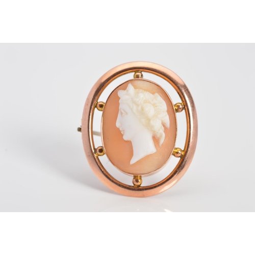 68 - AN EARLY TO MID 20TH CENTURY CAMEO BROOCH, shell cameo depicting a maiden in profile, measuring appr... 