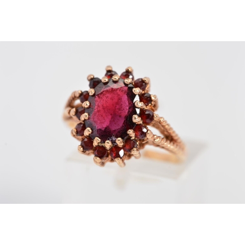 69 - A LATE 20TH CENTURY GARNET OVAL CLUSTER RING, ring size P, hallmarked 9ct gold, approximate gross we... 