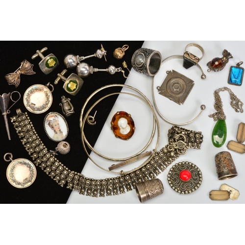 83 - A BOX OF MISCELLANEOUS SILVER ITEMS to include bangles, rings, brooches, earrings and other assorted... 