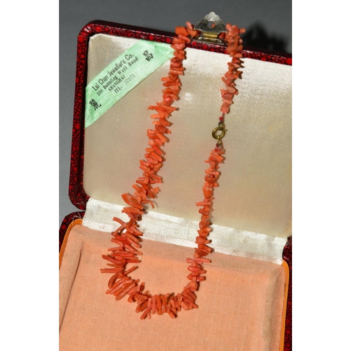 88 - A BRANCH CORAL NECKLACE, branch corals graduating in size, strung plain to base metal bolt ring, mea... 