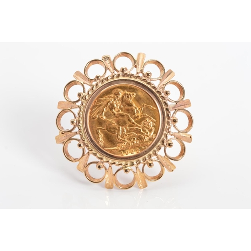 91 - A SOVEREIGN COIN BROOCH, George V 1922, fitted with a modern open circular design 9ct brooch mount, ... 