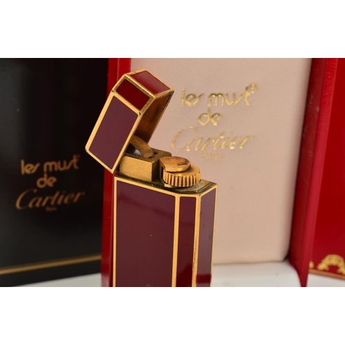 105 - MUST DE CARTIER RED ENAMEL GILT LIGHTER, base stamped Cartier Paris Plaque or G 85020J Swiss Made, l... 