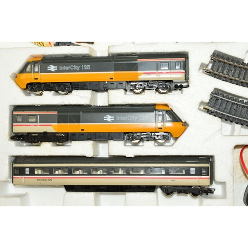 376 - A BOXED HORNBY OO GAUGE HIGH SPEED TRAIN SET, No.R556, comprising Class 43, No.253 028, power car No... 