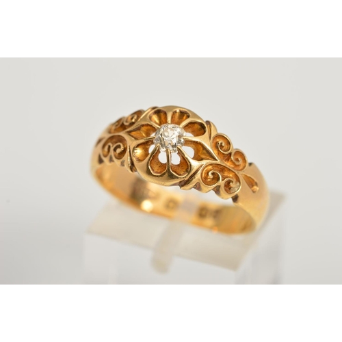 113 - AN EDWARDIAN 18CT GOLD DIAMOND RING, the central old cut diamond within an eight claw setting to the... 