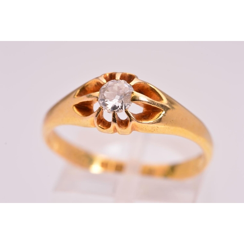 146 - AN EDWARDIAN 18CT GOLD SINGLE DIAMOND RING, designed with an old cut diamond within an eight claw se... 