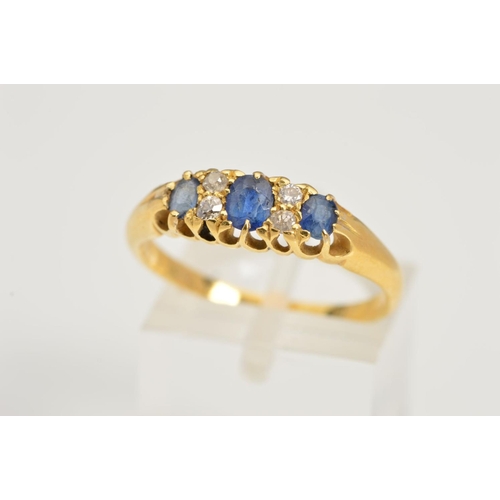 157 - AN EARLY 20TH CENTURY GOLD SAPPHIRE AND DIAMOND RING, designed as three graduated oval sapphires int... 