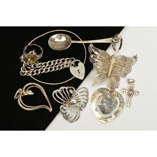186 - A SELECTION OF SILVER AND WHITE METAL JEWELLERY, to include a condiment spoon, a filigree butterfly ... 