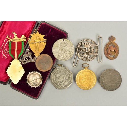 387 - A WWI VICTORY MEDAL, named to 45633 Pte. A.E. Slow Durham Light Infantry, boxed medallions to the An... 