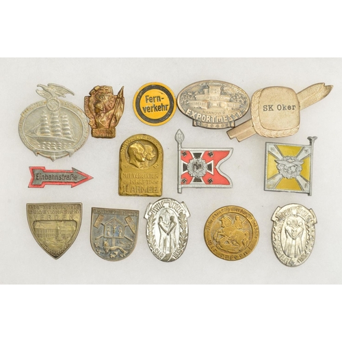 388 - A BOX CONTAINING FOURTEEN WWII PERIOD GERMAN 3RD REICH TINNIE BADGES AND WHW (WINTER HILFSWERK) DONA... 