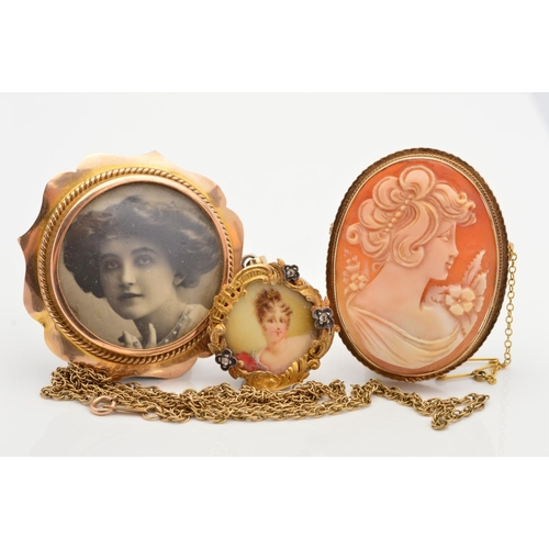73 - A SELECTION OF JEWELLERY, to include a cameo brooch depicting a lady in profile, with 9ct hallmark f... 