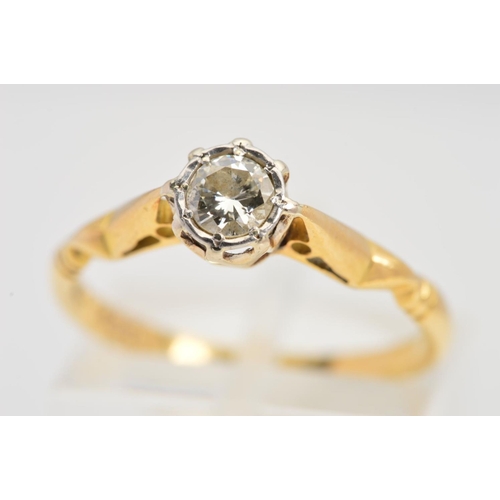 77 - A SINGLE STONE DIAMOND RING, the round brilliant cut diamond with an eight claw mount, to the tapere... 