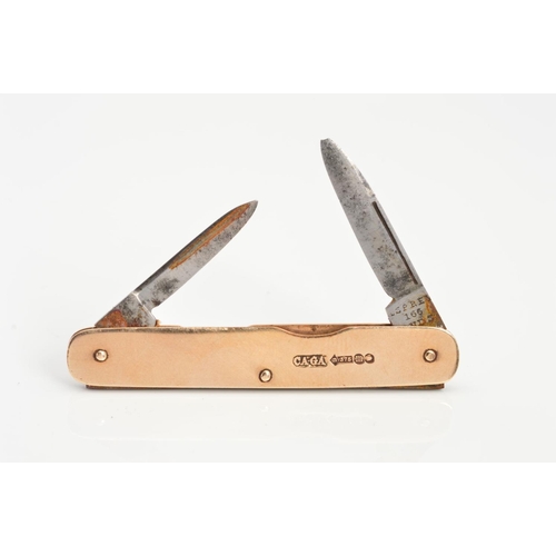 80 - AN EARLY 20TH CENTURY 9CT GOLD FRUIT KNIFE, the plain polished folding knife, case with 9ct hallmark... 