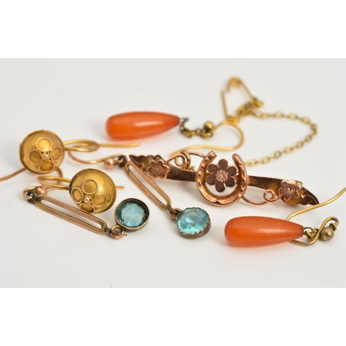 96 - AN EARLY 20TH CENTURY COLLECTION OF JEWELLERY to include a 9ct gold bar brooch, floral and horseshoe... 