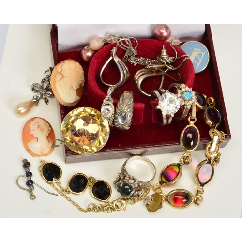 127 - A SELECTION OF SILVER AND COSTUME PIECES OF JEWELLERY, to include a silver Wedgwood pendant, two she... 