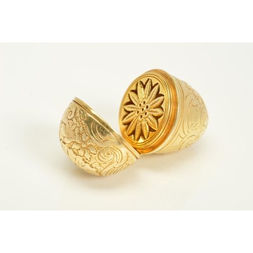 131 - A MODERN GOLD ON SILVER VINAIGRETTE DESIGNED AS AN EGG, fully engraved with a floral pierced grill, ... 