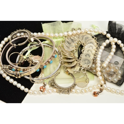 152 - A SELECTION OF SILVER AND WHITE METAL JEWELLERY AND CULTURED PEARL JEWELLERY, to include two culture... 