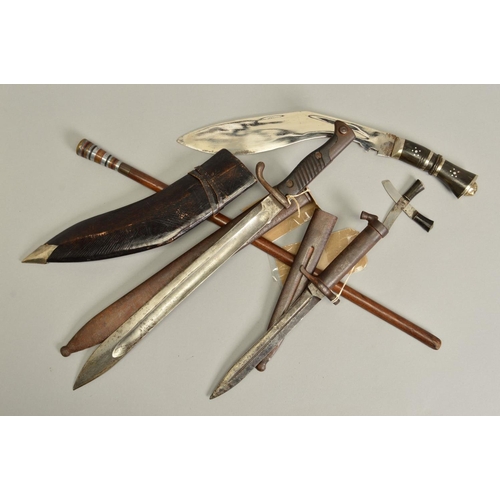 134 - A SELECTION OF MILITARY ITEMS, comprising a WWI era Imperial German 'Butcher' bayonet and scabbard b... 