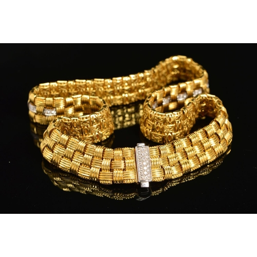 14 - A MODERN 18CT GOLD ROBERTO COIN DIAMOND COLLAR, a wide flat panel link textured pattern with diamond... 