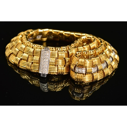 14 - A MODERN 18CT GOLD ROBERTO COIN DIAMOND COLLAR, a wide flat panel link textured pattern with diamond... 