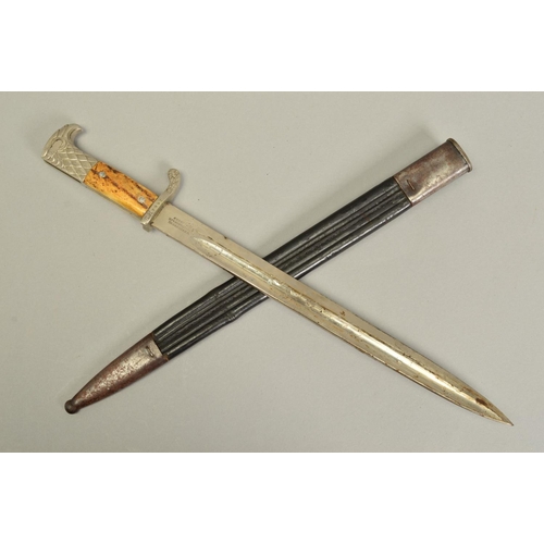 146 - A WWII ERA 3RD REICH GERMAN MUNICIPAL POLICE BAYONET AND METAL AND LEATHER SCABBARD, the bayonet has... 