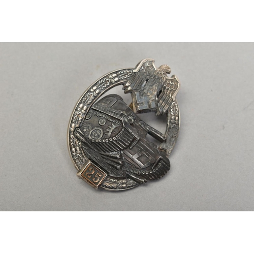 157 - A GERMAN 3RD REICH SILVER AWARD PANZER ASSAULT BADGE, with the '25' engagements panels at the bottom... 