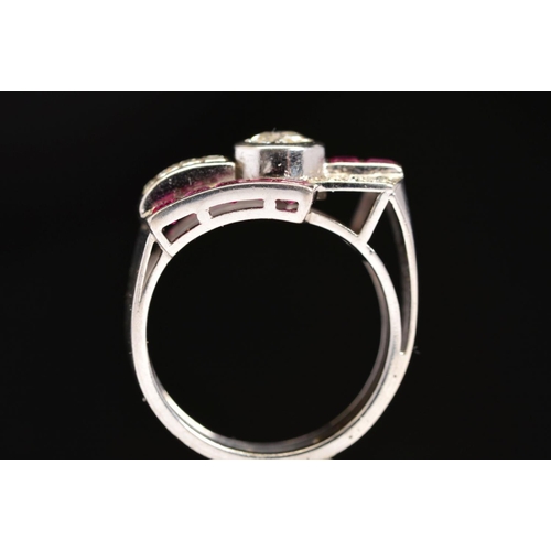 19 - AN EARLY TO MID 20TH CENTURY RUBY AND DIAMOND COCKTAIL RING, centring on an early brilliant cut diam... 