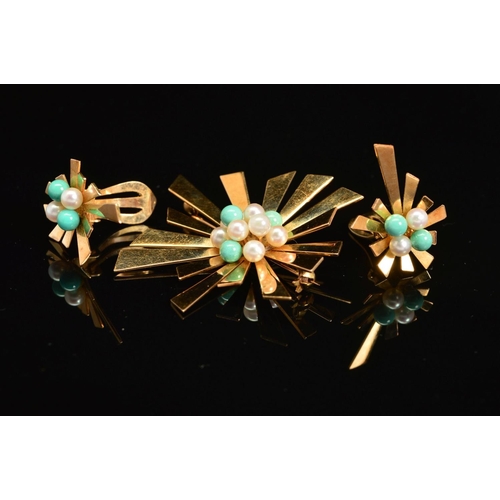 23 - A TURQUOISE AND PEARL BROOCH AND A PAIR OF MATCHING CLIP EARRINGS, abstract starburst design, circa ... 