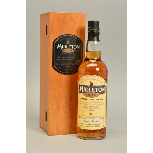 361 - A BOTTLE OF A HIGHLY COLLECTABLE WHISKEY, which is the Middleton Very Rare Irish Whiskey 1998, in a ... 