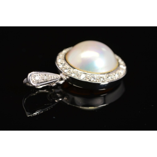 41 - A MODERN 18CT WHITE GOLD MABE PEARL AND DIAMOND PENDANT, a round Mabe pearl enclosed within a border... 