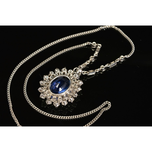 42 - AN IMPRESSIVE LARGE SAPPHIRE AND DIAMOND CENTRE PIECE NECKLET, centring on a principal oval mixed bl... 