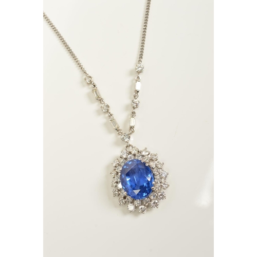 42 - AN IMPRESSIVE LARGE SAPPHIRE AND DIAMOND CENTRE PIECE NECKLET, centring on a principal oval mixed bl... 