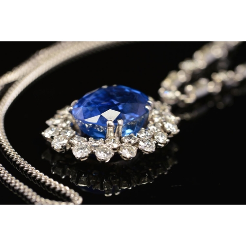 42 - AN IMPRESSIVE LARGE SAPPHIRE AND DIAMOND CENTRE PIECE NECKLET, centring on a principal oval mixed bl... 