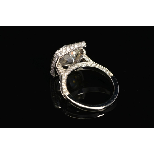 50 - A STUNNING MODERN LARGE DIAMOND RING, centring on a transitional round brilliant cut diamond, enclos... 