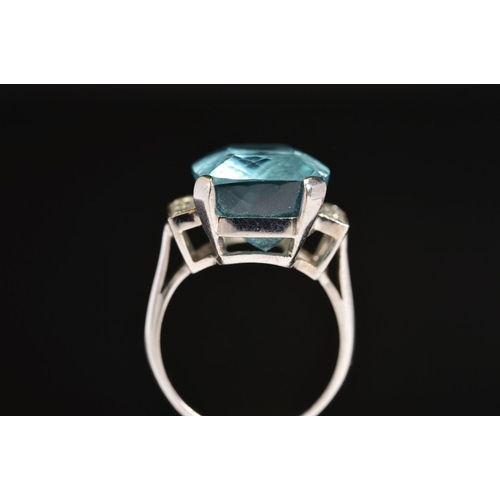 8 - AN ART DECO AQUAMARINE AND DIAMOND RING, centring on a rectangular cut aquamarine measuring approxim... 