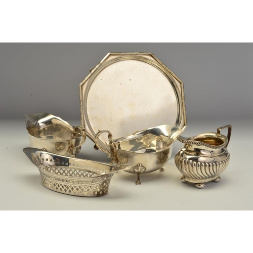 83 - A PAIR OF GEORGE V SILVER OVAL SAUCE BOATS, wavy rims, 'S' scroll handles, on cabriole legs with hoo... 