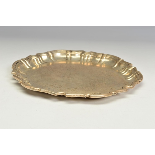 93 - A GEORGE V SILVER WAITER, with pie crust rim, stamped '4122' and '8 INCH' verso, makers Joseph Rodge... 