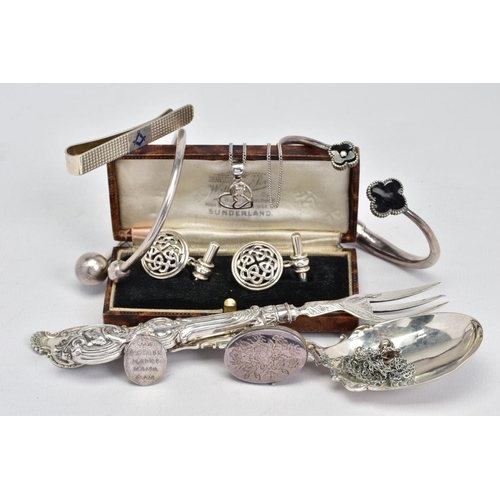 124 - A SELECTION OF SILVERWARE AND SILVER AND WHITE METAL JEWELLERY, to include a pair of Celtic design c... 