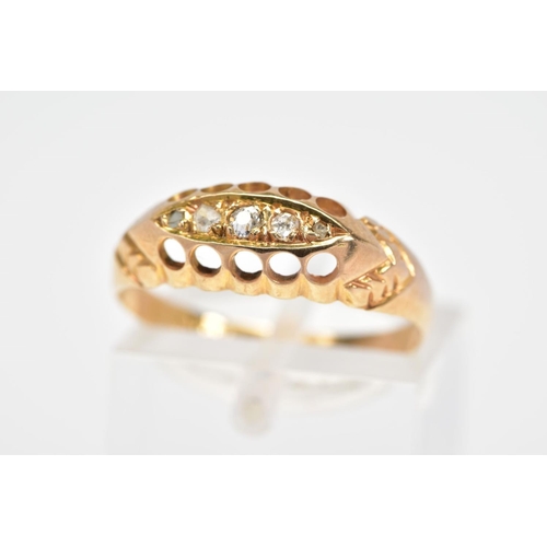 14 - AN 18CT GOLD EDWARDIAN DIAMOND FIVE STONE RING, set with a graduated row of five diamonds to include... 