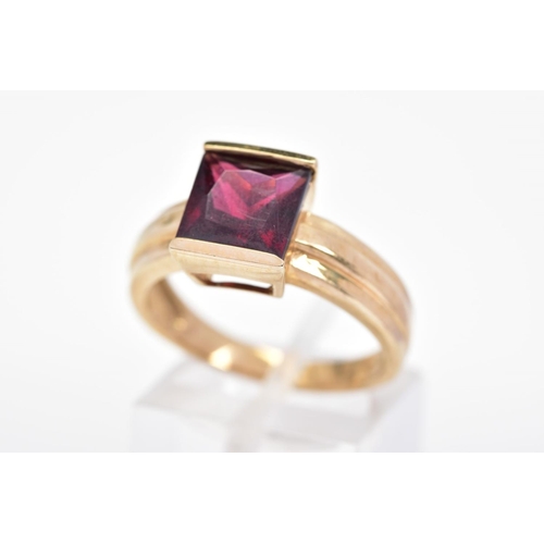 215 - A MODERN 9CT GOLD SQUARE CUT GARNET SINGLE STONE RING, ring size P, hallmarked 9ct gold, Birmingham,... 