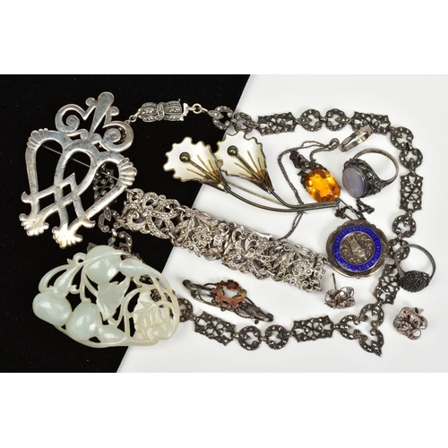 37 - A MISCELLANEOUS COLLECTION OF SILVER JEWELLERY, to include a Norwegian white enamel flower brooch, m... 