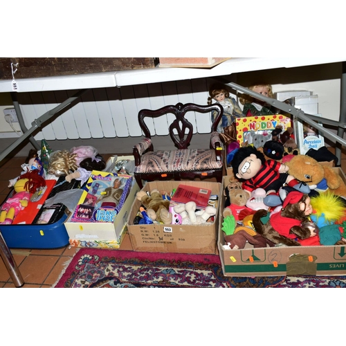 553 - A QUANTITY OF MODERN SOFT TOYS AND MODERN COLLECTORS DOLLS etc, boxed Vivid Imaginations Mark Owen d... 