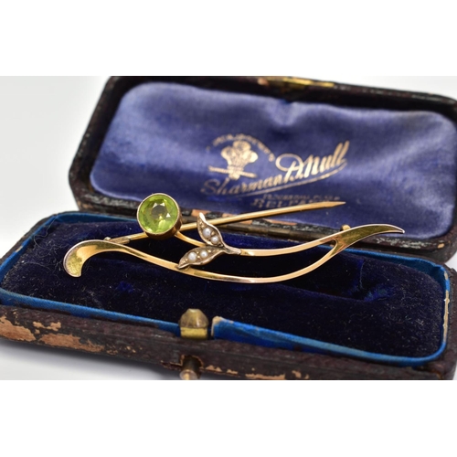 91 - AN EARLY 20TH CENTURY 9CT GOLD GEM BROOCH, of floral design, set with a circular green gem flower he... 