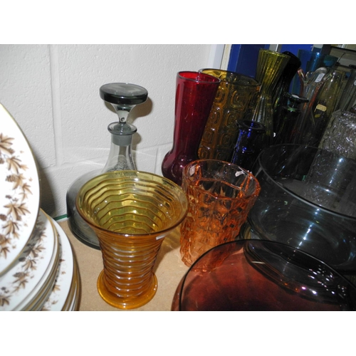 935 - A GROUP OF ASSORTED GLASSWARE including Studio glass, Sklo type glass, glass lamp shades, vases, dec... 